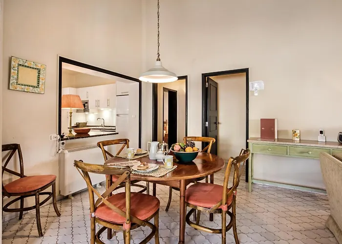 Mng Elliott31 Willa Almancil